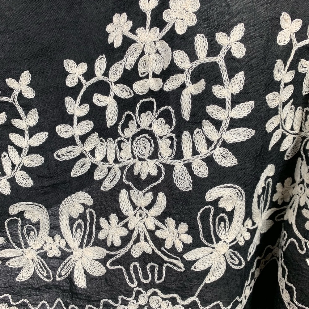 Black Kimono with Creamy White Embroiders - Picture 5 of 8